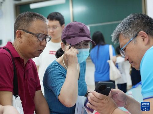 上海舉行2025年高校招生志愿填報現(xiàn)場咨詢會，助力考生科學(xué)規(guī)劃未來